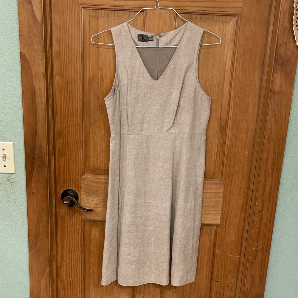 Calvin Klein Light Gray Sleeveless V-Neck Sheath Dress